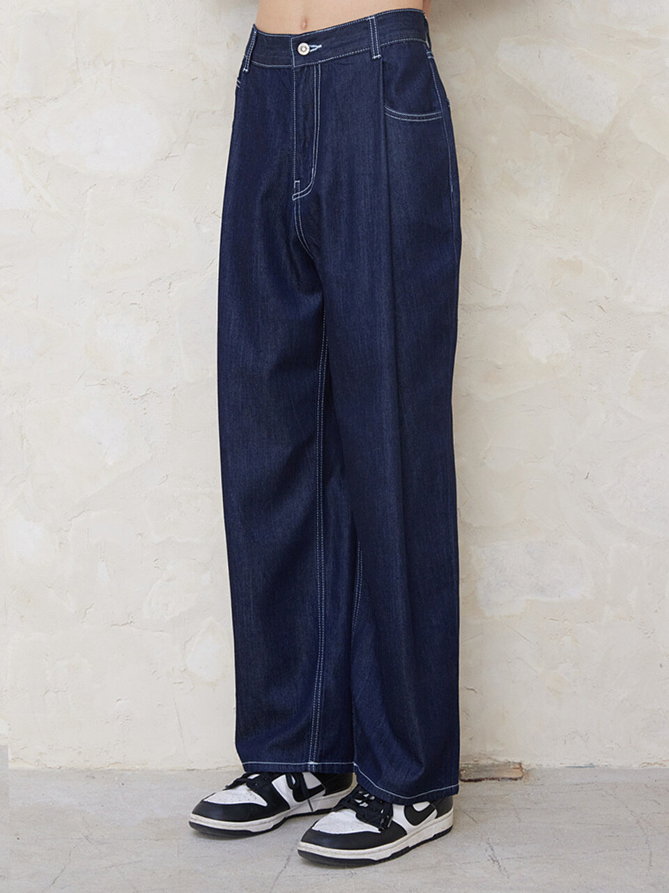 One Tuck Wide Denim Pants [One Wash] | W Concept