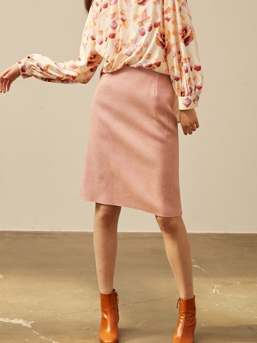 Pink wool midi skirt