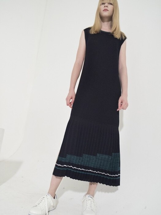 Pleated Long Knitted Dress - DARK NAVY