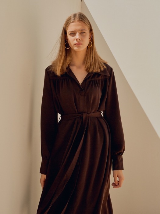 18FW COLLAR SHIRRING DRESS BROWN