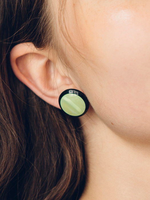 black border earrings (GREEN CIRCLE)