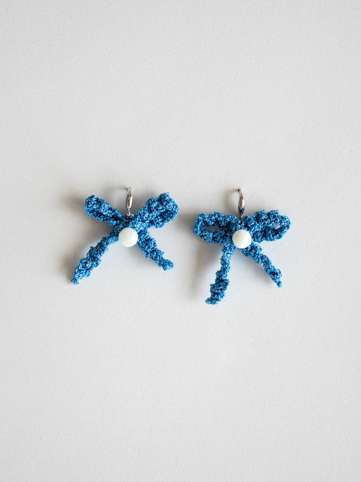 Blue ribbon knit earring