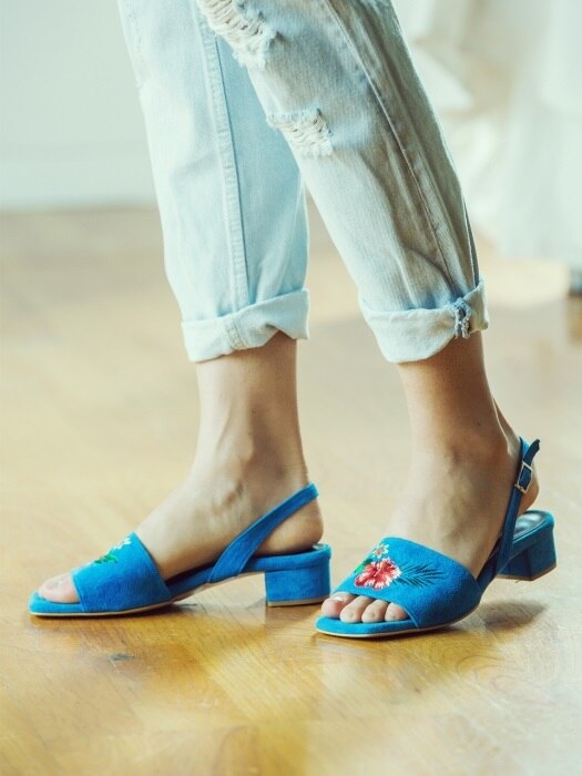 new blue hibiscus needlepoint sandles 하비스커스자수 샌들