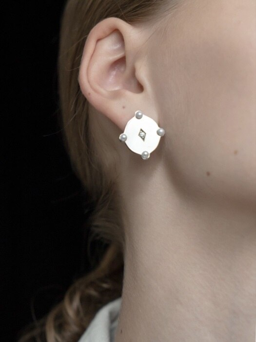 glam quarter pendant earrings_medium