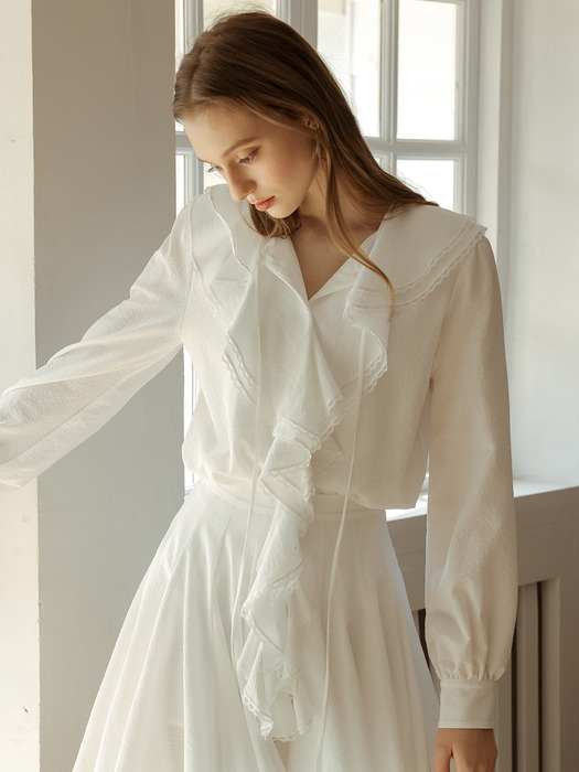 Cest_Pure white ruffle blouse