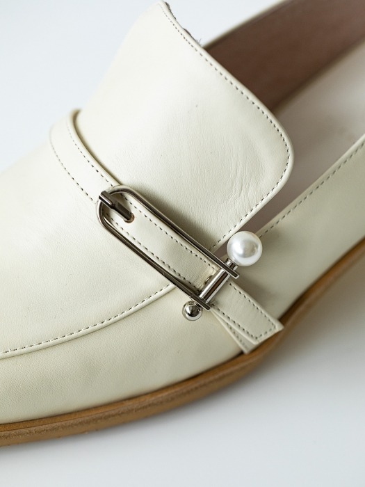 BJP19302 PEARLBALL LOAFER IVORY