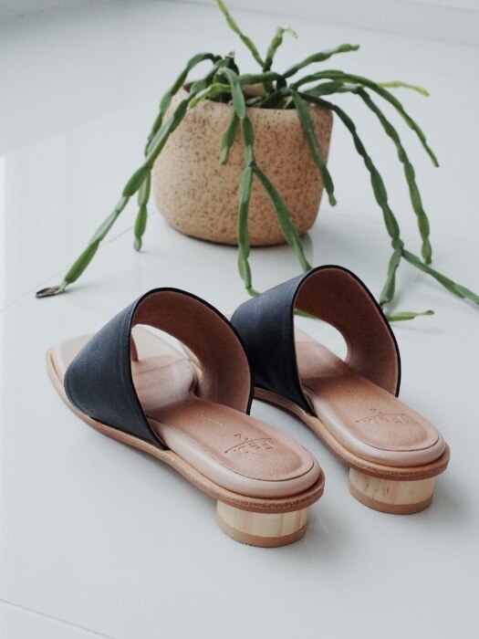 Basic summer mules Black