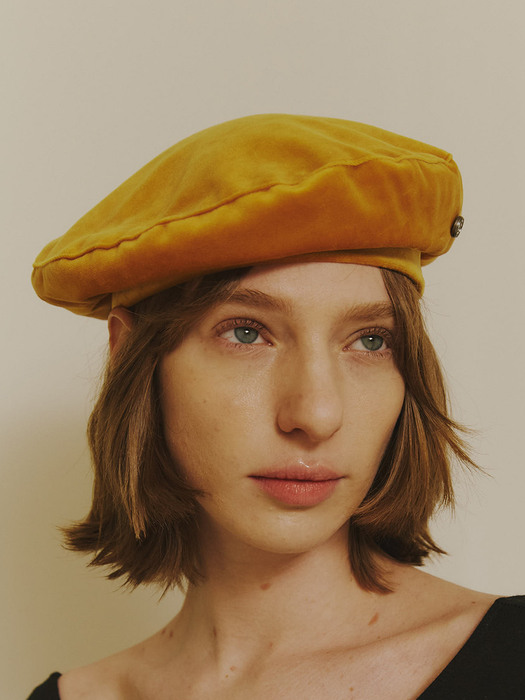 [Let there be light] Velvet beret in mustard