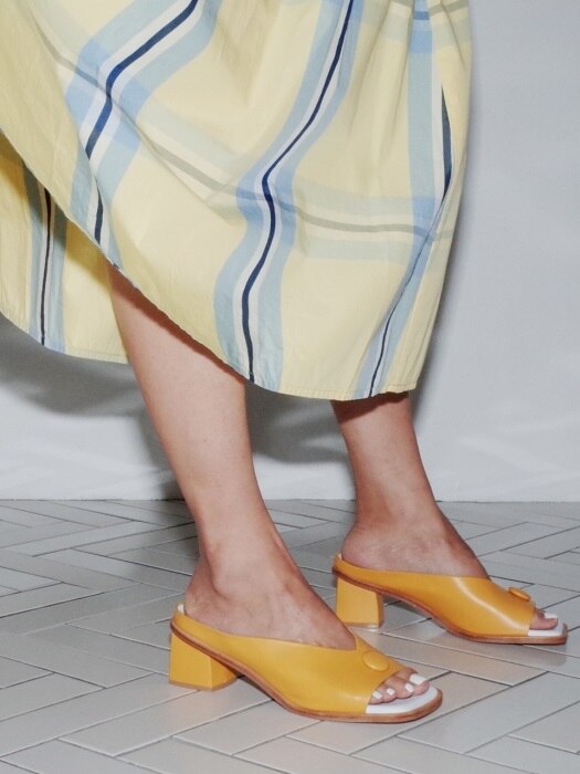 Button square mules Yellow