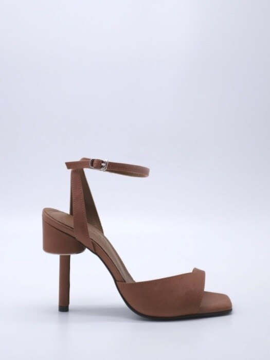 ASYMMETRY ANKLE STRAP 100 SANDALS IN TAN LEATHER