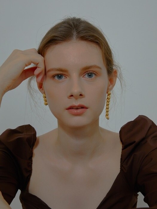 Unbalance Glam Shell Earrings_Gold