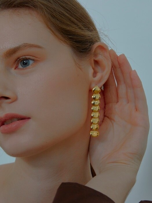 Unbalance Glam Shell Earrings_Gold