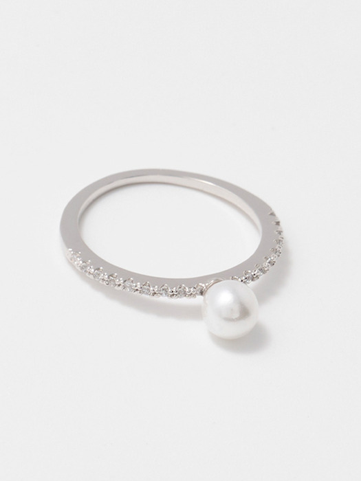 Pearl point carat ring