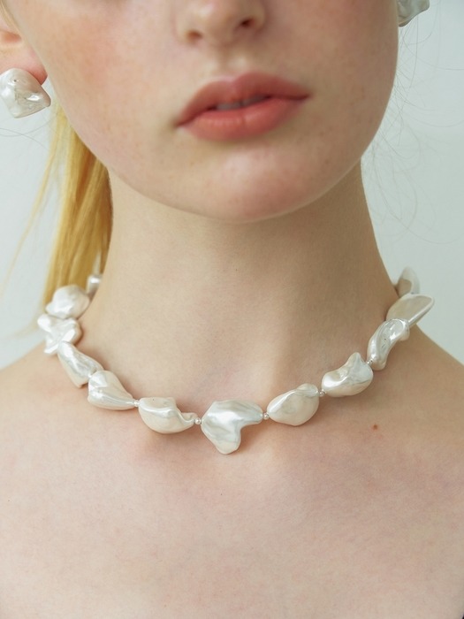 Wiggly Pearl Necklace