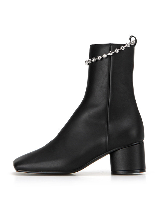 Squared toe ankle boots | Black