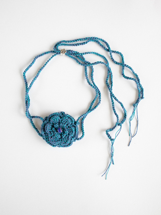 Crochet corsage knit necklace (blue)