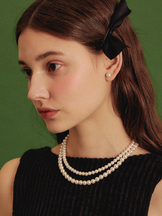 Basic pearl necklace