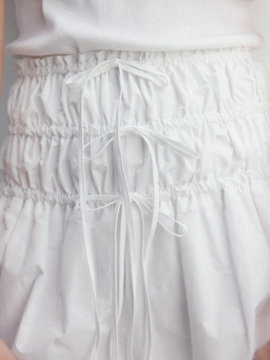 Silky shirring short skirt (white)