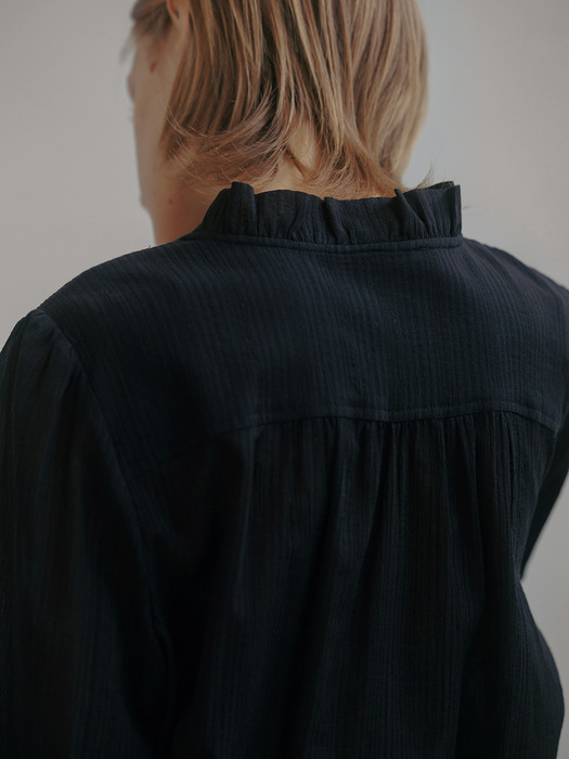 spring cotton pin-tuck blouse (black)