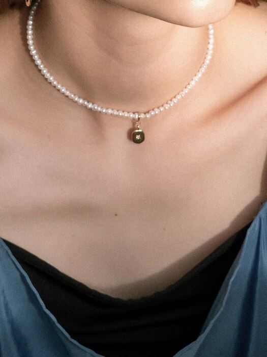 twinkle pearls choker with initial