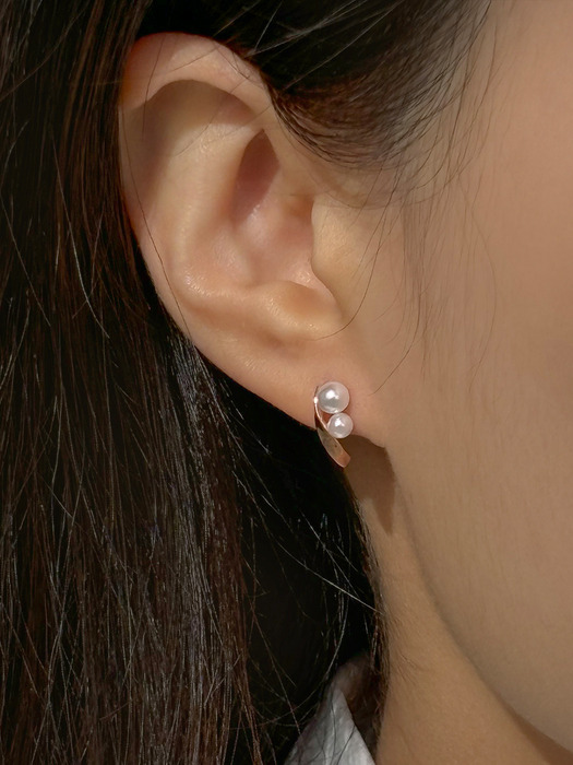 Two Pearl Earring