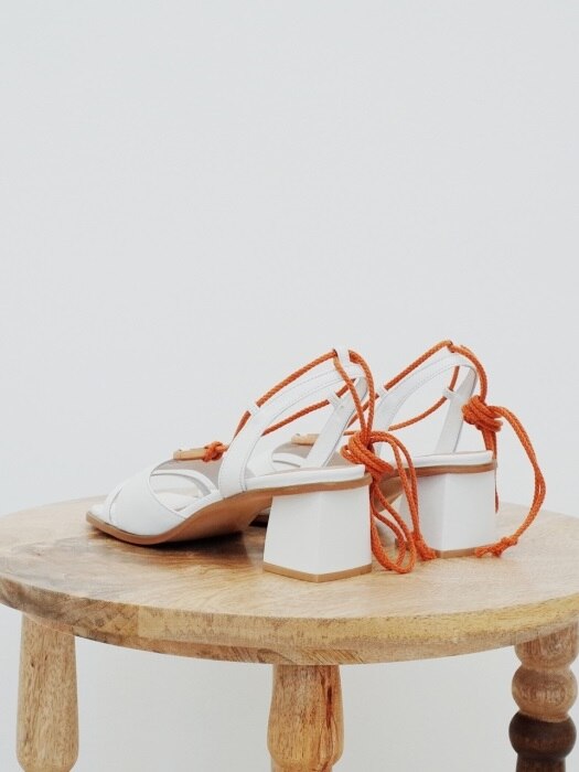 Wood ring strap sandals White