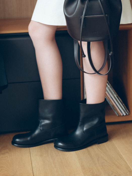 Around ankle boots Black