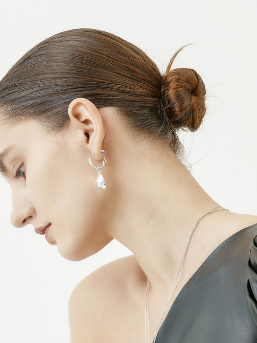 The Floating Moment Earring