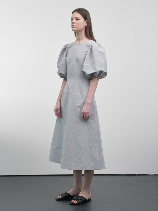  Puff-Sleeved  Linen-Blend Dress
