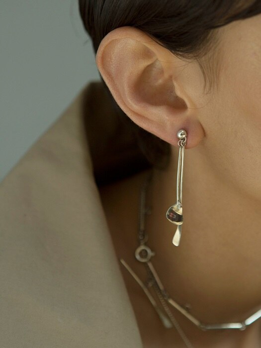 moving line earring