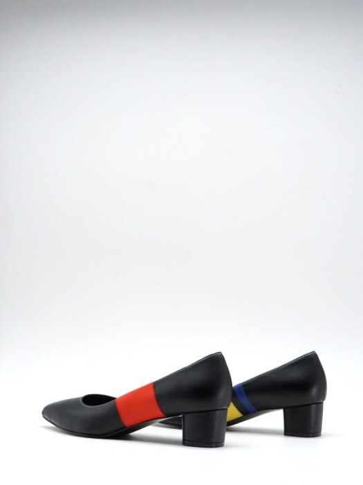 40 LOW HEEL PUMPS IN THREE PRIMARY COLORS AND BLACK LEATHER 
