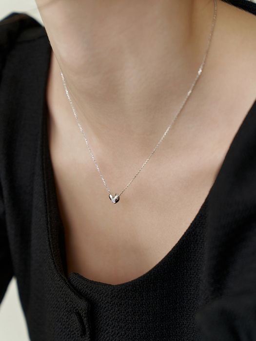 [단독]  adorable cubic heart necklace