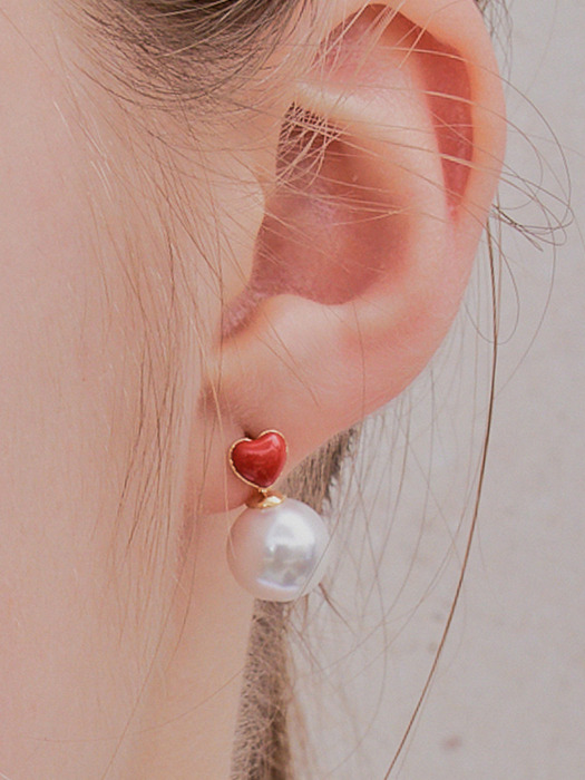 lola heart pearl earring