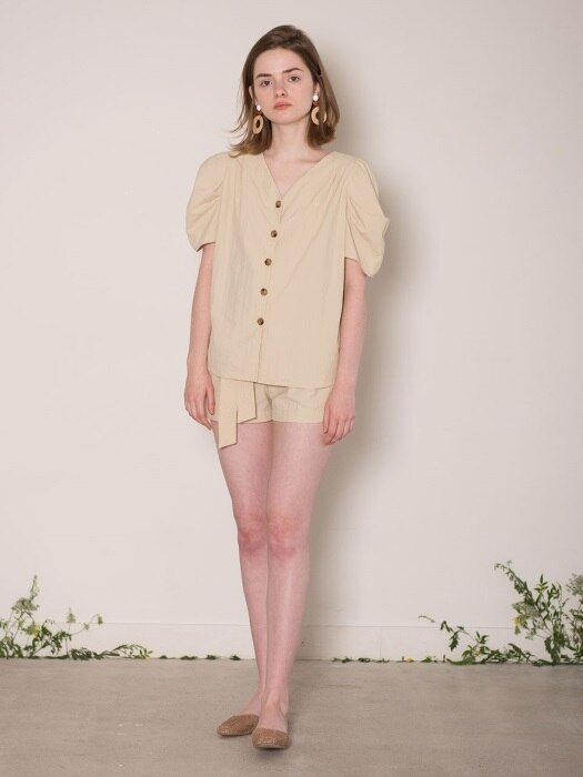 [SET] Puff Sleeve Blouse + Tuck Belt Shorts (beige)