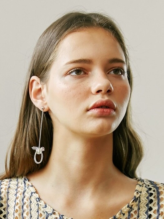 twinkle crystal unbal earring