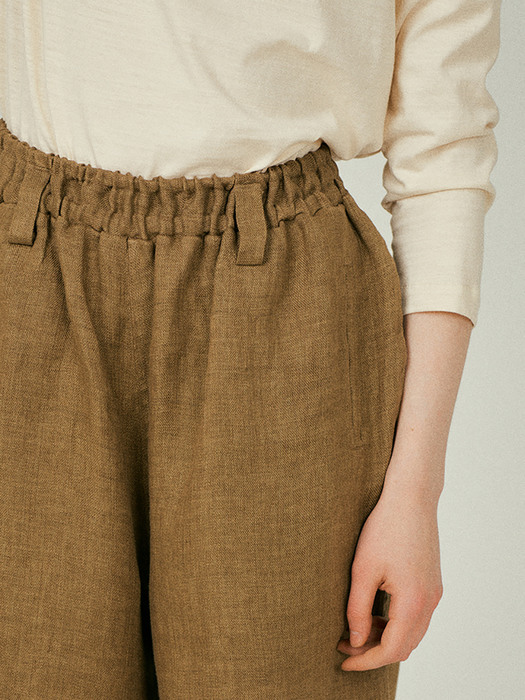 (w) Readymade Shorts in Linen Dobby Brown
