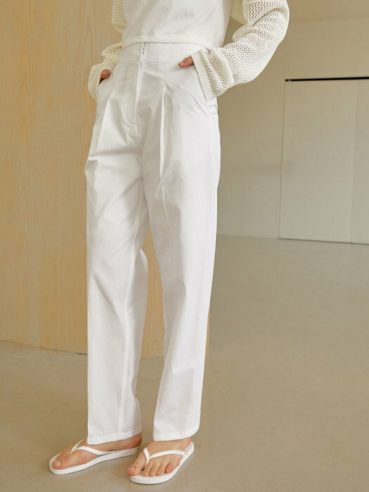 Plain pintuck pants (white)