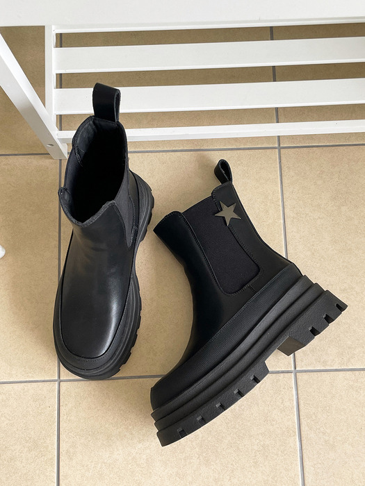 IS_231507 The Star Chelsea Boots (Black)
