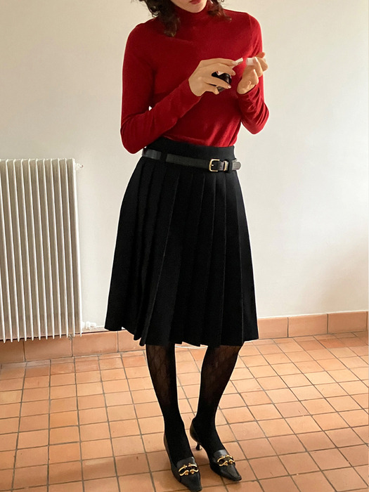 Skye Pleated Skirt in Black