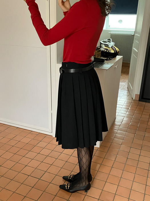 Skye Pleated Skirt in Black