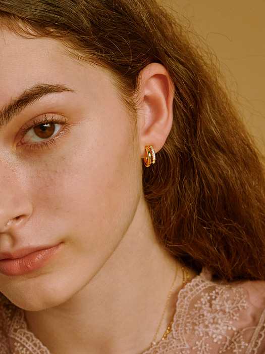 TWO-LINE CUBIC EARRING