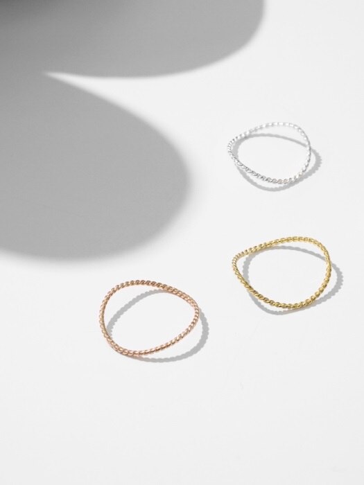 Layered curve ring