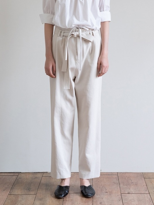 BELTED COTTON TROUSERS (IVORY)