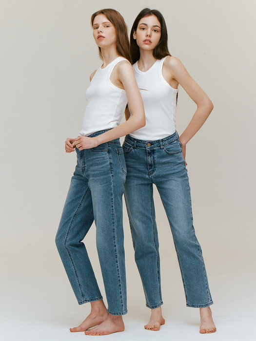 Loose Fit amitie T-shirt + Mid-rise Straight Jeans SET