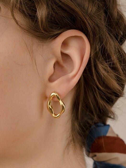 FLOATING CIRCLE EARRING 