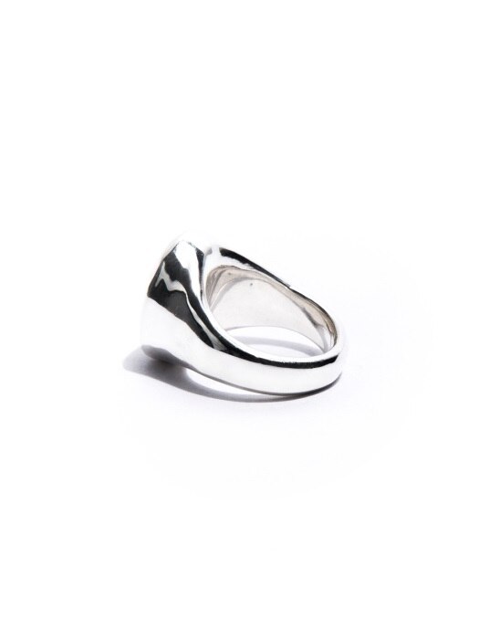 SILVER SIGNET OVAL HAMMERED RING