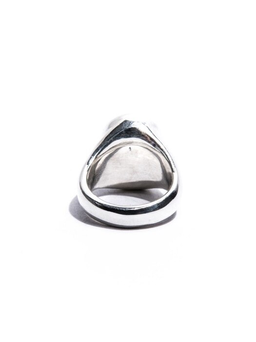 SILVER SIGNET OVAL HAMMERED RING