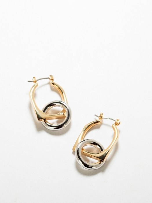 ROUND AND SQUARE HOOP EARRING