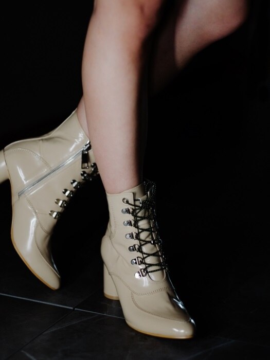 DALI 70 ZIPPED ANKLE BOOT IN IVORY LEATHER