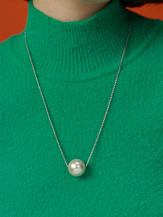 Brilliant Crystals And Pearl/Silver Ball  Necklace